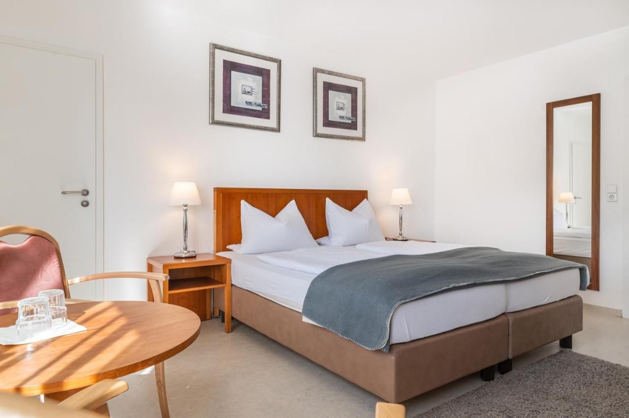 אוברלינגן Hotel Am Kirchplatz מראה חיצוני תמונה