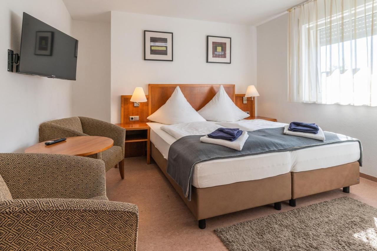 אוברלינגן Hotel Am Kirchplatz מראה חיצוני תמונה