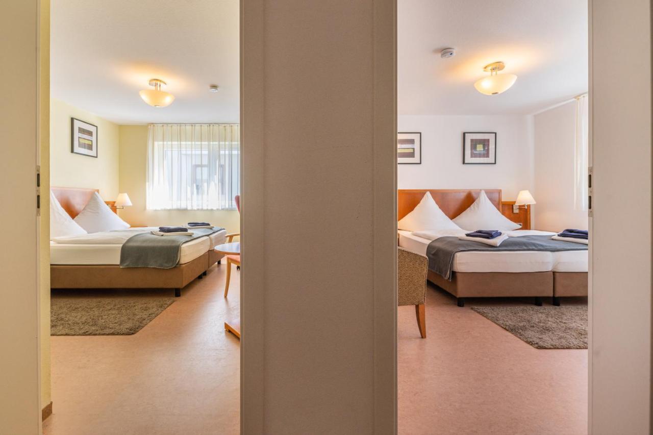 אוברלינגן Hotel Am Kirchplatz מראה חיצוני תמונה