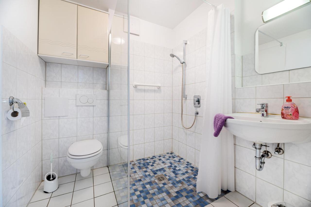 אוברלינגן Hotel Am Kirchplatz מראה חיצוני תמונה
