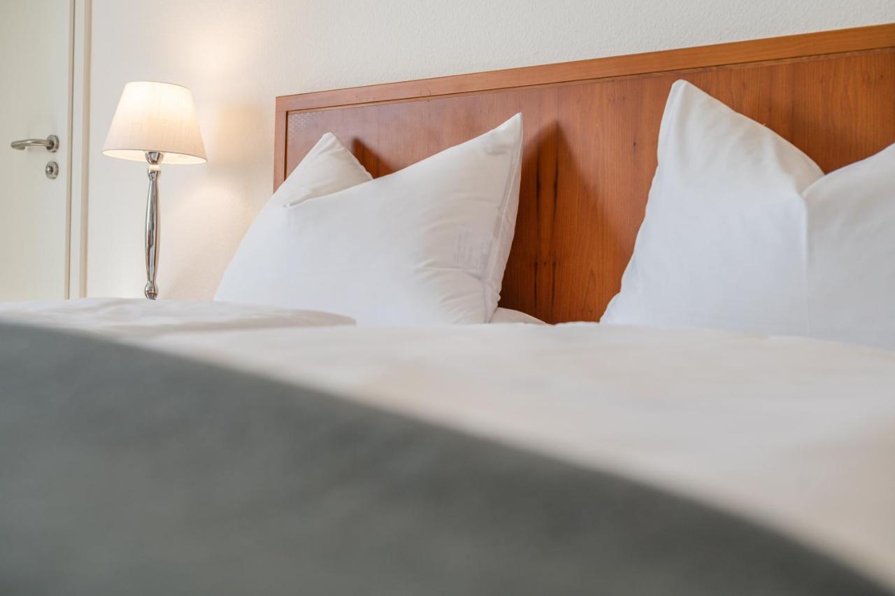 אוברלינגן Hotel Am Kirchplatz מראה חיצוני תמונה