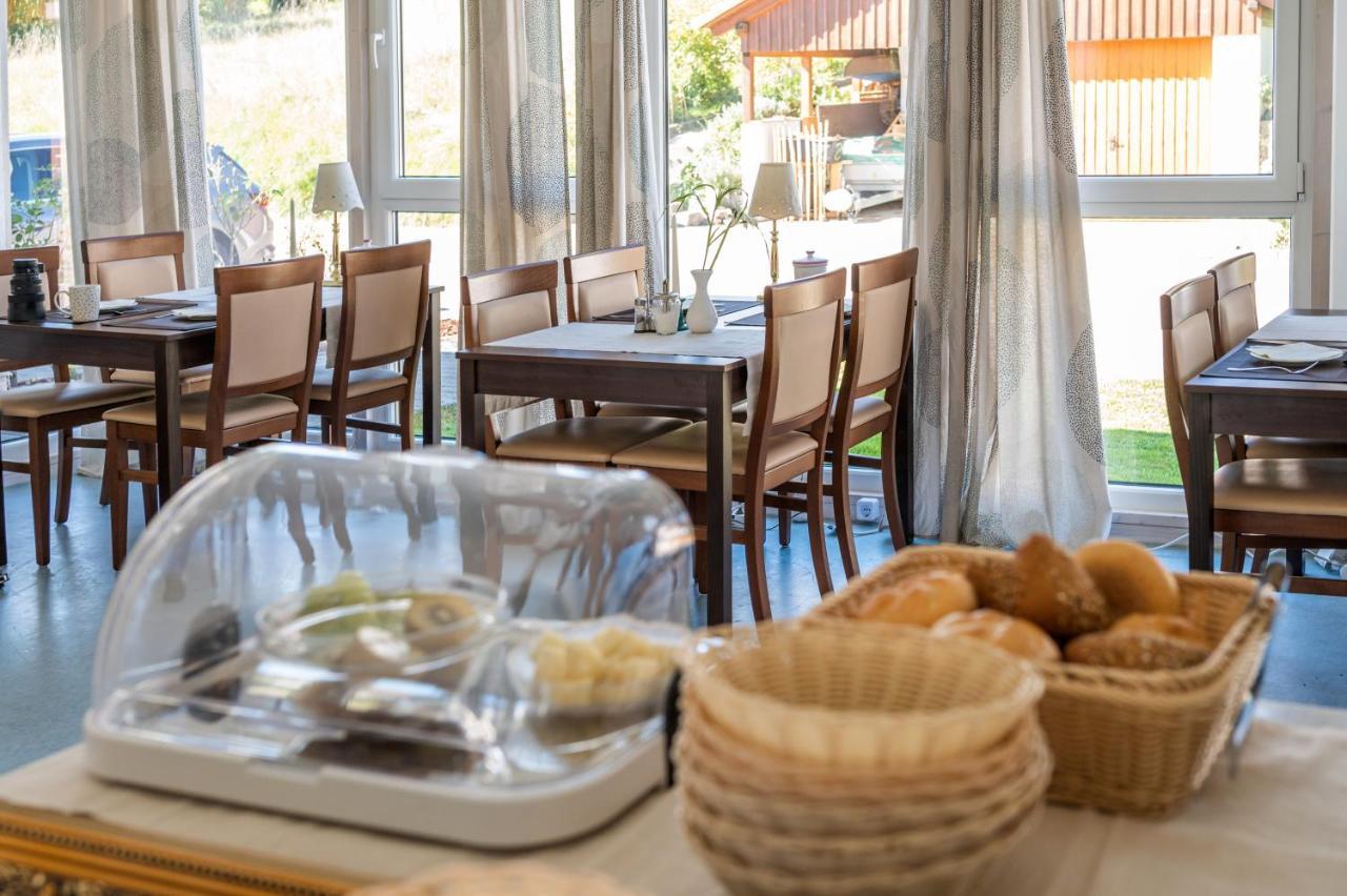אוברלינגן Hotel Am Kirchplatz מראה חיצוני תמונה