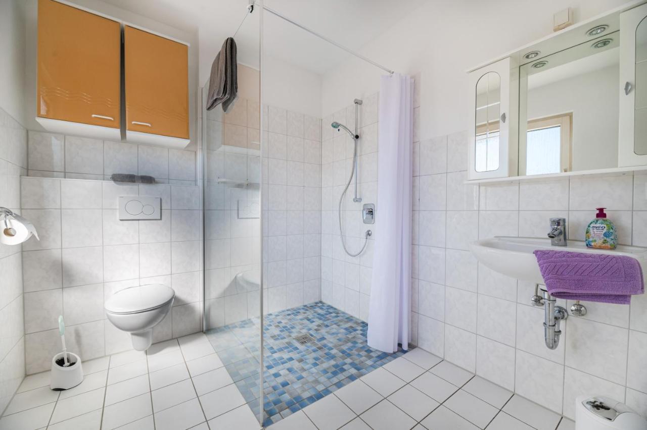 אוברלינגן Hotel Am Kirchplatz מראה חיצוני תמונה