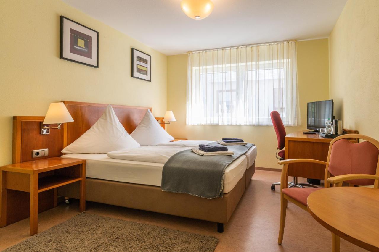 אוברלינגן Hotel Am Kirchplatz מראה חיצוני תמונה