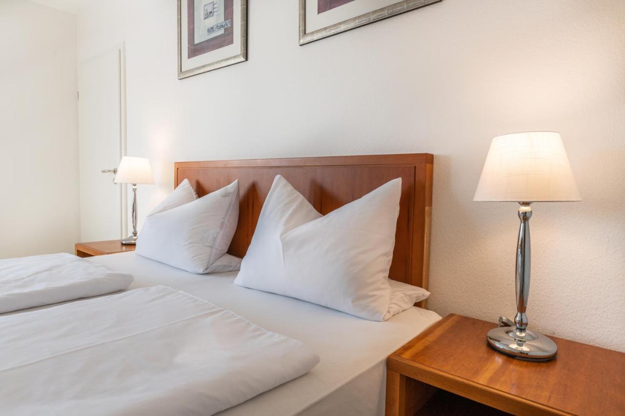אוברלינגן Hotel Am Kirchplatz מראה חיצוני תמונה