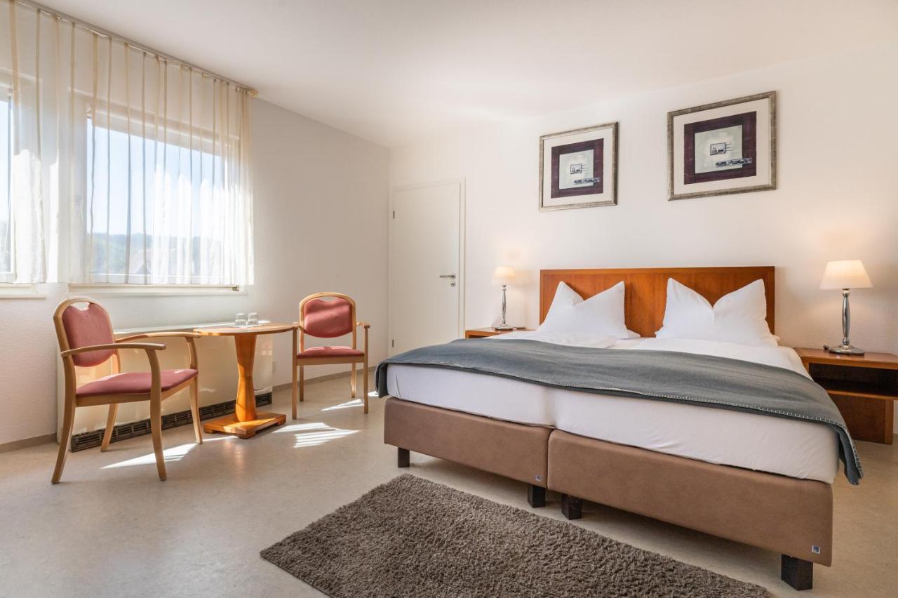 אוברלינגן Hotel Am Kirchplatz מראה חיצוני תמונה