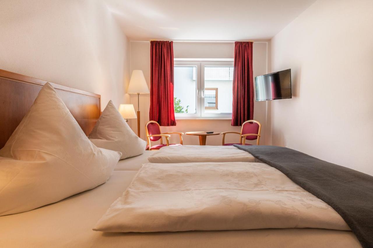 אוברלינגן Hotel Am Kirchplatz מראה חיצוני תמונה