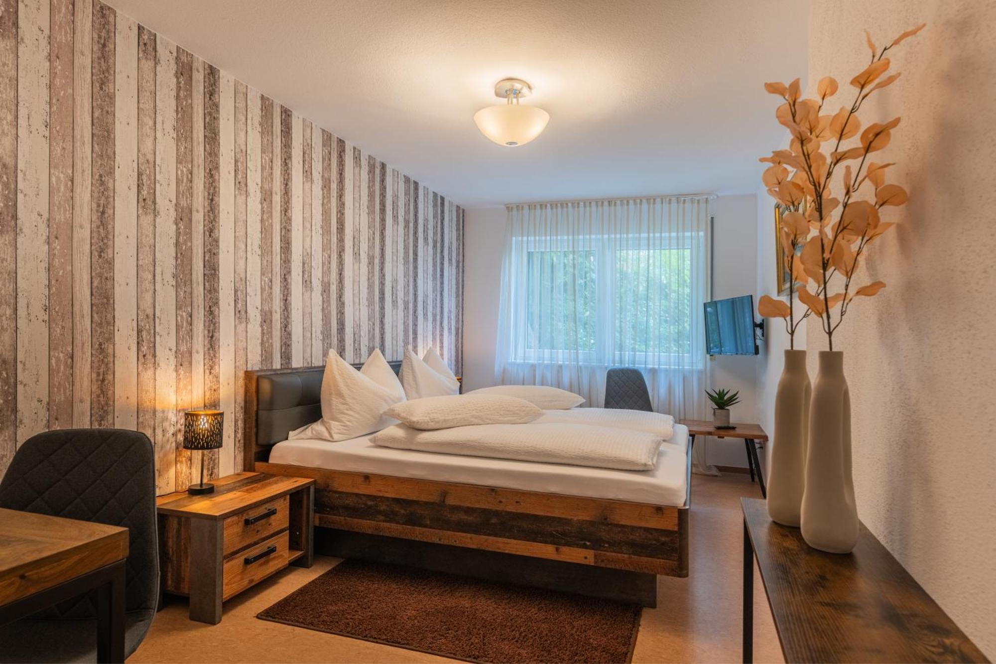 אוברלינגן Hotel Am Kirchplatz מראה חיצוני תמונה